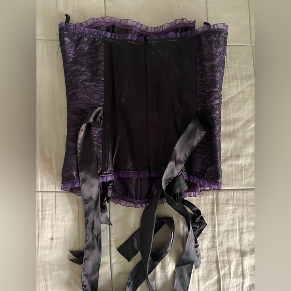 Frederick’s of Hollywood. Purple and black lace Corset. Size 34 - Picture 3 of 8